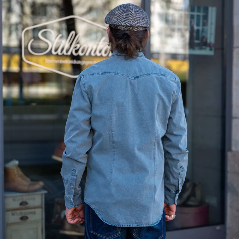 Schmales Blaumann Hemd überfärbt blau